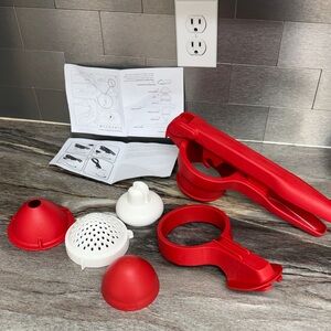 Tupperware Press Master Juicer